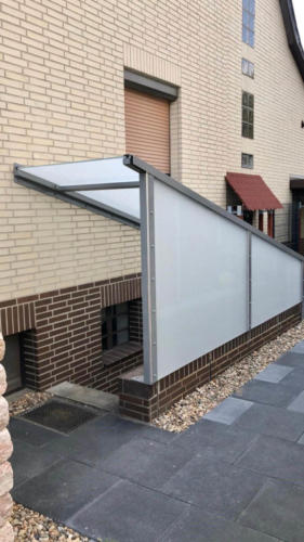 Glasüberdachung